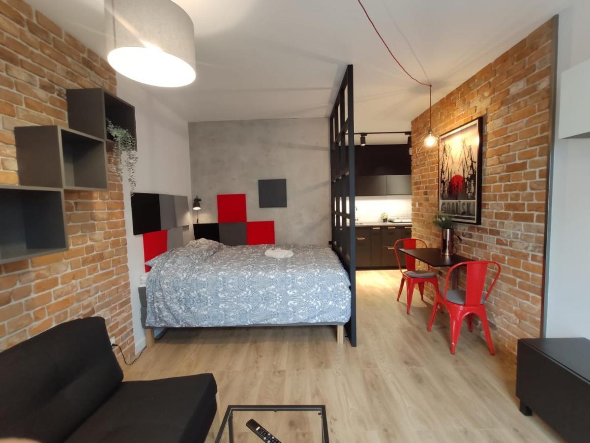 Red Wall Apartment In The Old Town Γκντανσκ Εξωτερικό φωτογραφία